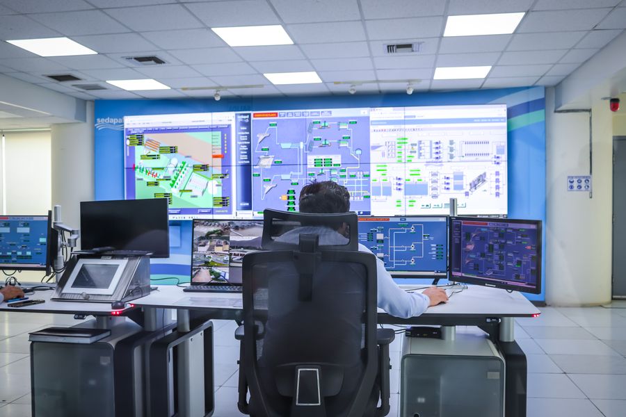 network monitoring dashboard screen